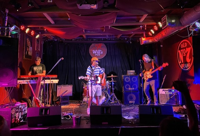 Dylan Miles at Will’s Pub (2)